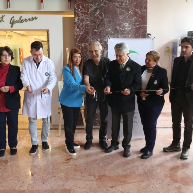 ESOGÜ'de bağımlılık temalı karikatür sergisi açıldı
Alkol, sigara ve teknol...