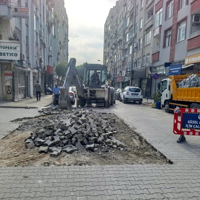 Akdeniz'de sokak yenileme çalışmaları sürüyor