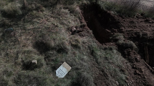 Bolu'da hüzünlü mesai: 200 mezar sular altında kalmasın diye naklediliyor
Gözyaşları ve dualarla... Baraj havzasındaki mezarlar yeni yerlerine taşınıyor
"Sizinle konuşuyorum ama içim berbat durumda"