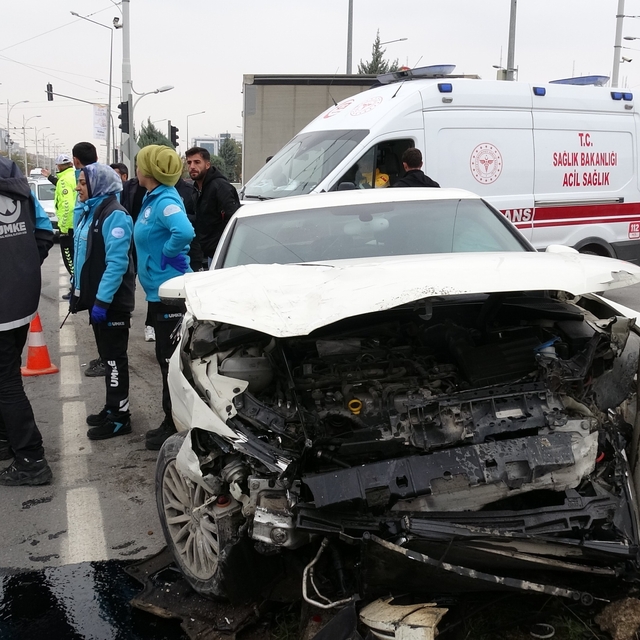 Malatya'da araçlar çarpıştı: 2 yaralı