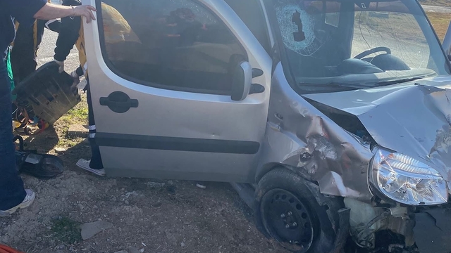 Çankırı'da hafif ticari araç ile otomobil çarpıştı: 1 ölü, 4 yaralı