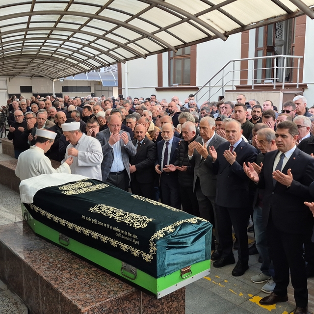 Şahin, son yolculuğuna uğurlandı