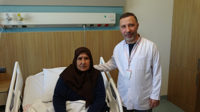 İç organlarının ters tarafta olduğunu 66 yıl sonra öğrendi
'Kalbim sağda atıyor' dedi, mide ağrısıyla hastaneye gitti: İç organlarının ters tarafta olduğunu öğrendi