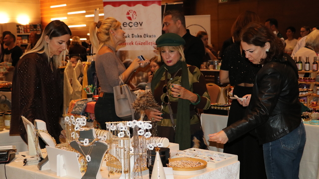 İzmir'de alışveriş festivali düzenlendi