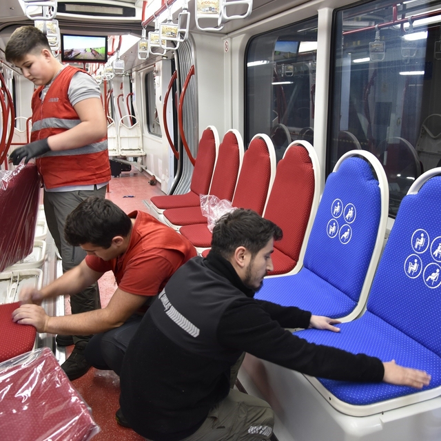 Samsun'da tramvayların koltukları yenileniyor