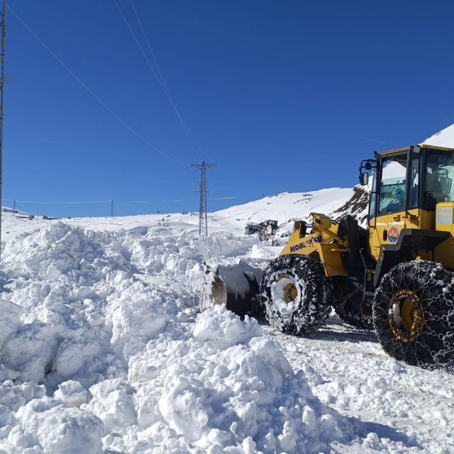 Şırnak'ta kardan 2 köy yolu kapandı