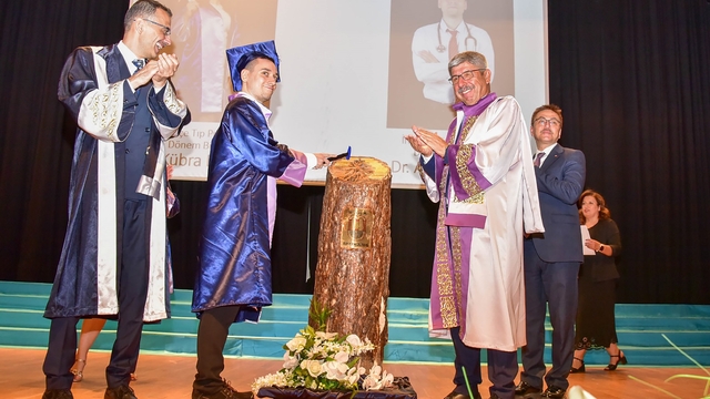 MSKÜ'lü genç hekim, TUS'ta Türkiye üçüncüsü oldu