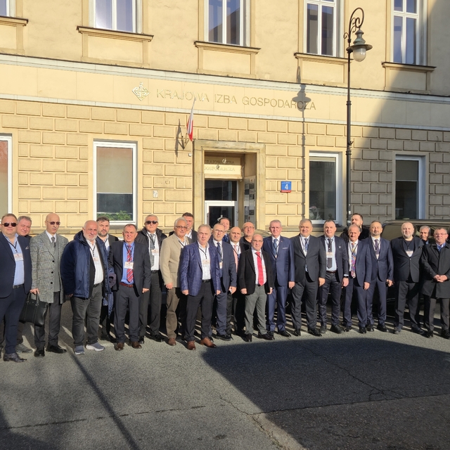 Murzioğlu: "170 ülkeye ihracat yapan, 11 organize sanayi bölgesi bulunan gü...