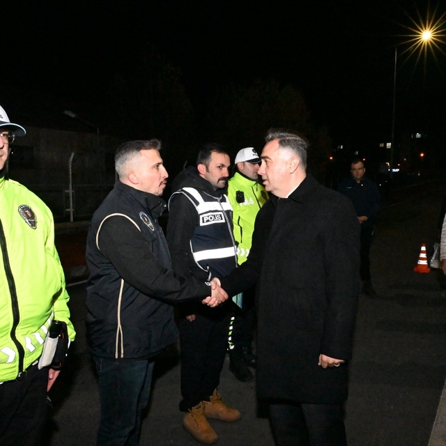 Ağrı Emniyet Müdürü Önder, KYK yurtlarında gece güvenlik tedbirlerini denet...