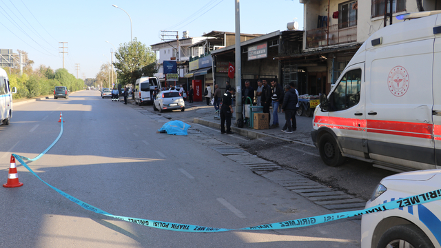 Adana'da otomobilin çarptığı yaya hayatını kaybetti