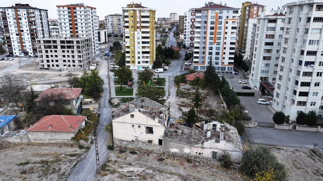 Başkan Çolakbayrakdar: "Uğurevler'de geleceğin modern mahallesini inşa ediyoruz"
Başkan Çolakbayrakdar, Uğurevler'deki dönüşüm çalışmalarını inceledi