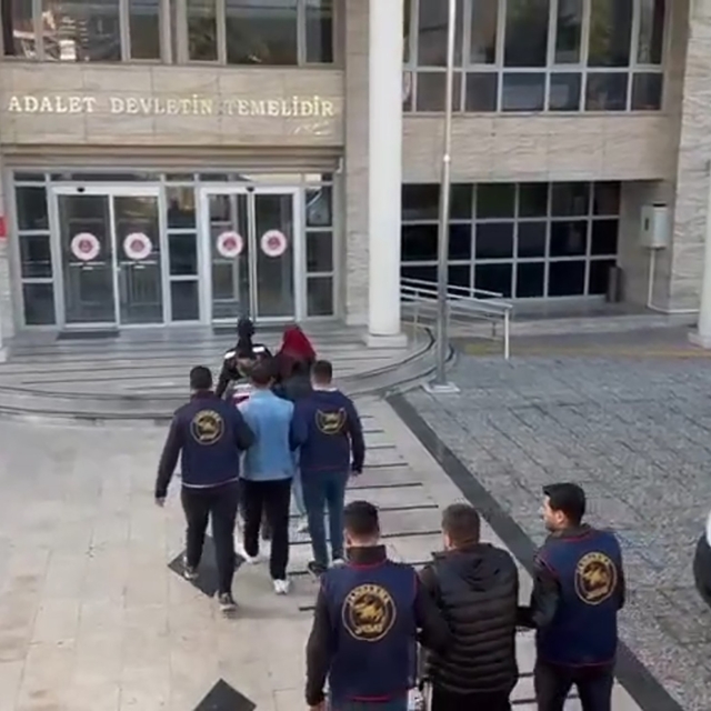 Dolandırıcılar Jandarmanın 3 aylık takibi sonucu yakalandı