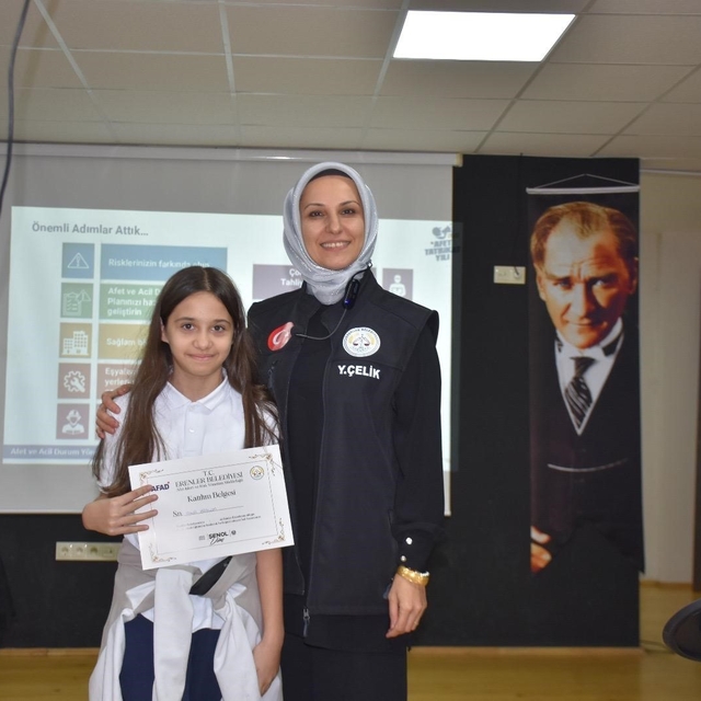 Erenler'de 12 okulu kapsayan afet farkındalık eğitimleri başladı