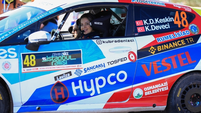 Osmangazi'nin gururu İstanbul Rallisi'nde podyuma çıktı
Engelleri aşan Kübra Denizci Keskin hız kesmedi