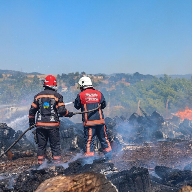 Sakarya'nın kahraman itfaiyecileri 10 ayda 11 bin 595 olaya müdahale etti