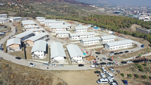 Hatay'da 100. Yıl Köyü Projesi'nde tamamlanan son evlerin anahtarı teslim edildi