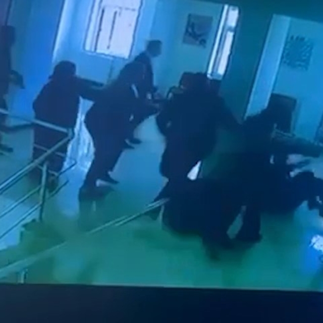 Şanlıurfa'da hasta yakını, 2 hemşireyi darbetti; o anlar kamerada