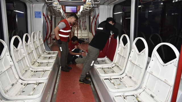 Samsun'da tramvaylarda yolcu koltukları yanmazlarıyla değiştiriliyor