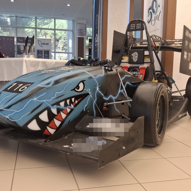 Üniversitelilerin ürettiği elektrikli yarış aracı, 100 kilometreye 3,6 sani...