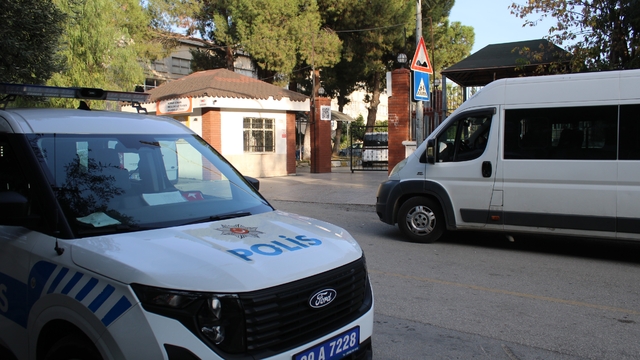 Okul önündeki tartışma kanlı bitti: 2 öğrenci bıçakla yaralandı