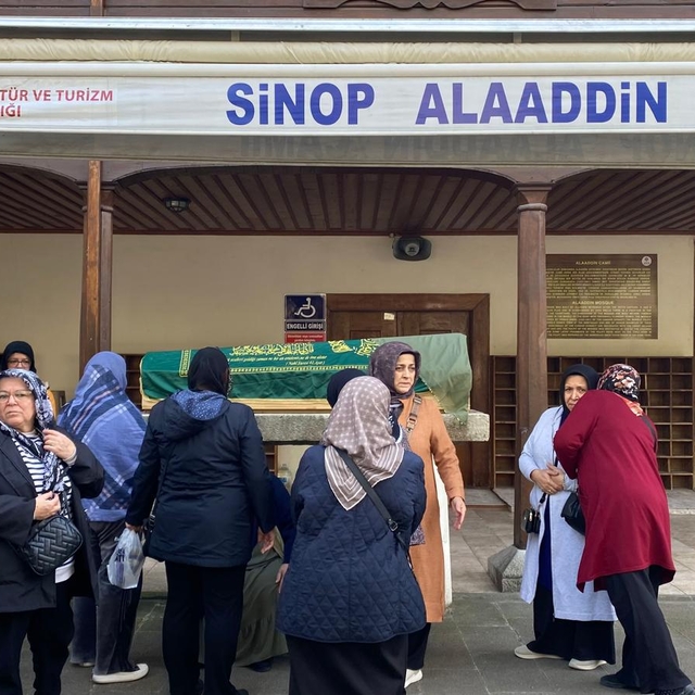 Sinop'ta çöp kamyonunun çarptığı kadın toprağa verildi; şoför serbest