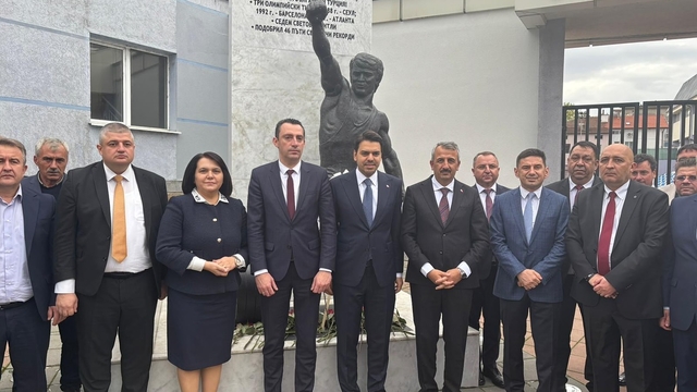 Edirne Valisi Sezer, Bulgaristan'da Naim Süleymanoğlu'nu anma törenine katıldı