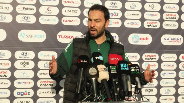 Selçuk İnan: "Zaman zaman ödemeler olmuyor ama şu ana kadar problem yaşamadık"
Kocaelispor Teknik Direktörü Selçuk İnan:
"Çözüleceğini biliyorlar"
"Kimseden öğüt alacak değilim"