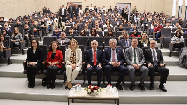 İSO Yönetim Kurulu Başkanı Erdal Bahçıvan, Kırklareli'nde öğrencilerle buluştu