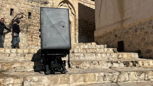 Mardin'de çöp taşıyan kadrolu eşeklerin yerine kullanılacak paletli aracın saha testi tamamlandı