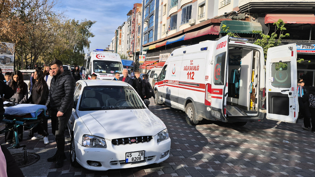 Manisa'da otomobil ile motosikletin çarpıştığı kazada 2 kişi yaralandı