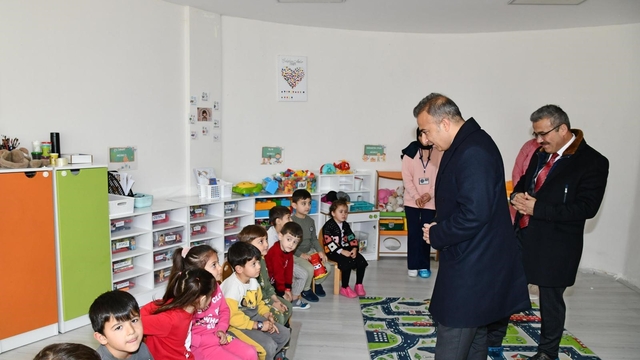 Vali Çiçek, anaokulunu ziyaret etti