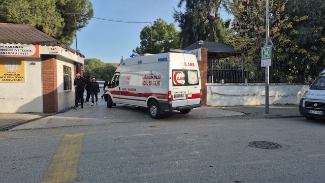 Aydın'da bıçaklı kavgada 2 öğrenci yaralandı