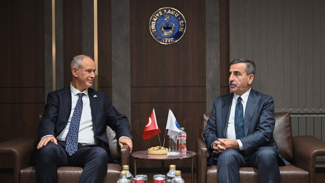 Kamu-Sen Genel Başkanı Kahveci, KKTC'li Bakan Hasipoğlu ile bir araya geldi