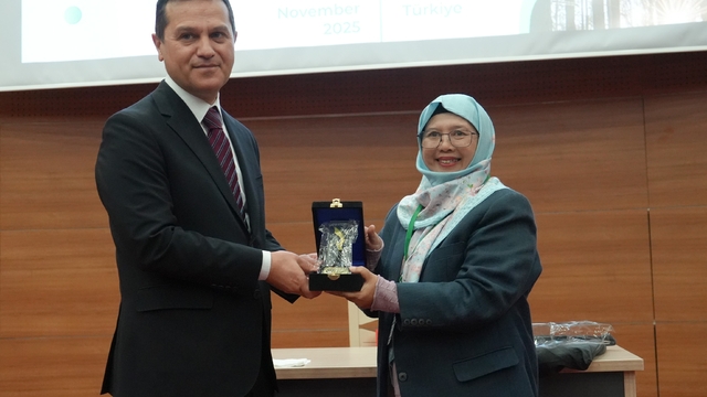 11 ülkeden araştırmacılar iklim değişikliği ve doğa için buluştu
Kastamonu Üniversitesi'nin ev sahipliğindeki 6. Uluslararası Çevre ve Orman Koruma Konferansı başladı