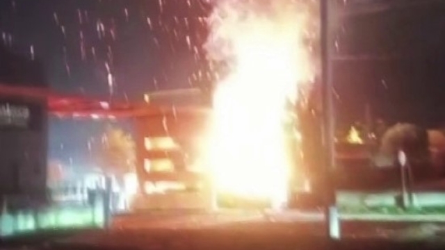 Sakarya'da OSB girişinde korkutan yangın