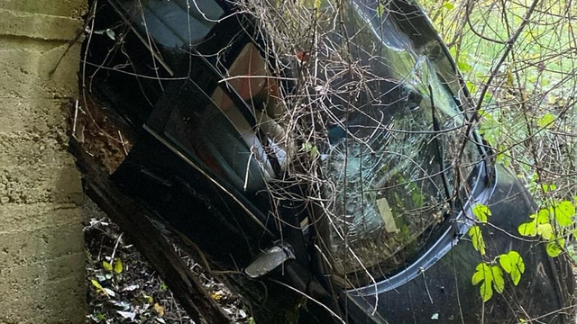 Samsun'da menfeze düşen otomobilin sürücüsü yaralandı