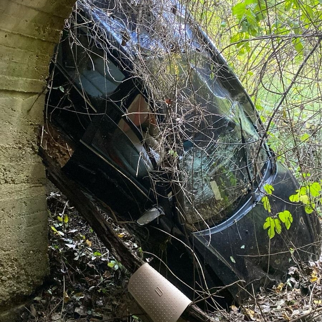 Samsun'da menfeze düşen otomobilin sürücüsü yaralandı