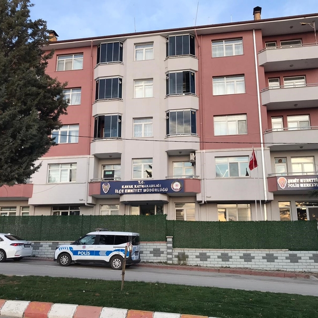 Kendini vuran polis memuru hayatını kaybetti