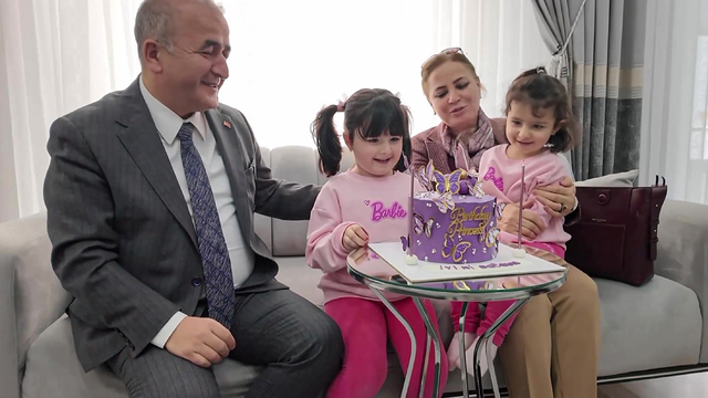 Şehidin emaneti minik Gülce'ye Vali Hatipoğlu'ndan doğum günü sürprizi