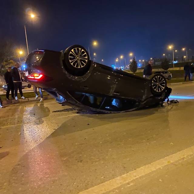 İki otomobilin çarpıştığı kaza kamerada: 2 yaralı
