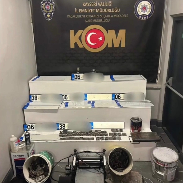 Kayseri polisinden 'sahte plaka' operasyonu: 2 gözaltı
Operasyonda çok mikt...