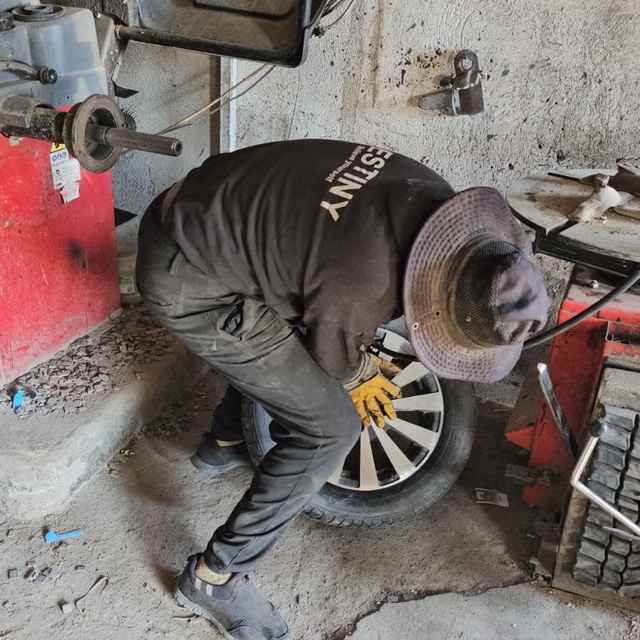 Lastikçilerde kışlık lastik yoğunluğu