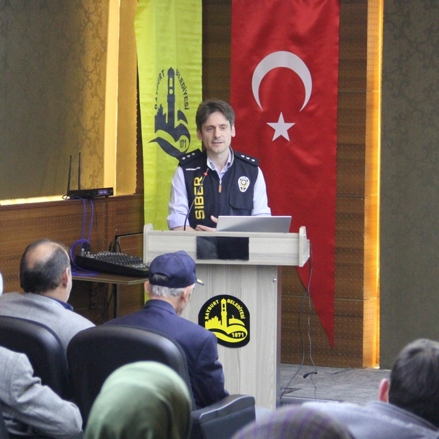 Bayburt'ta vatandaşlar internet ve telefon dolandırıcılığına karşı uyarıldı