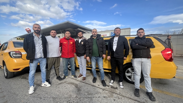 Taksi ücretini ödemeden kaçan müşteri olaylarında artış
İzmir'de taksilerde ücret ödemeden kaçan müşterilerden geriye araç kamerasına yansıyan görüntüler kalıyor