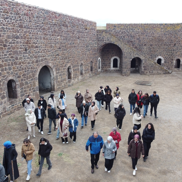 Tarihi mekanda öğrencilere ders