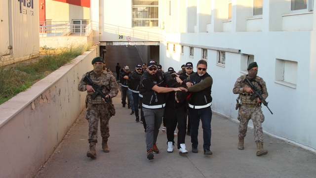 Yurtdışına kaçacaklardı: 'Bayğaralar' çetesinin firarileri ve onlara yardım eden 7 şüpheli tutuklandı