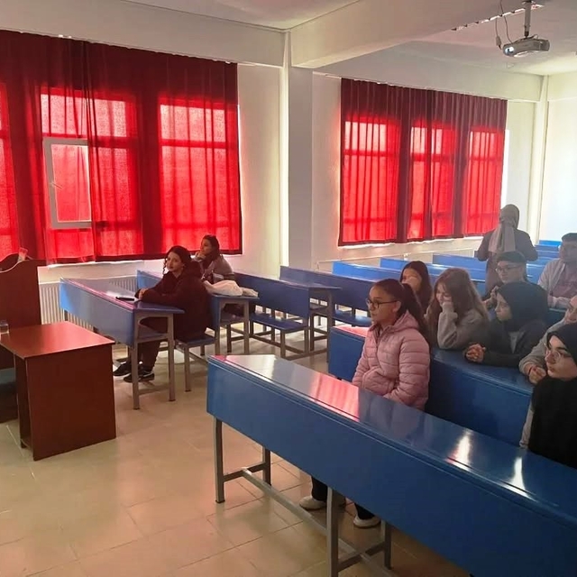 Hisarcık'ta lise öğrencileri bir günlük üniversite öğrencisi oldu