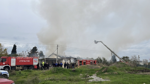 Kocaeli'de üretim tesisinde yangın