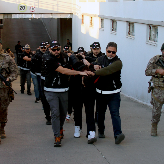 'Bayğaralar' suç örgütü üyesi 3 şüpheli yurt dışına kaçış hazırlığındayken...