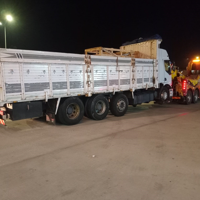 Kamyon çekiciye arkadan çarptı, 1 ölü